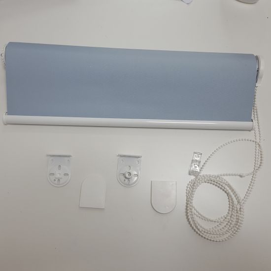 Tenda a rullo con tessuto filtrante schermante